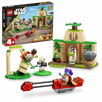 LEGO Star Wars set with Jedi figures and building pieces.